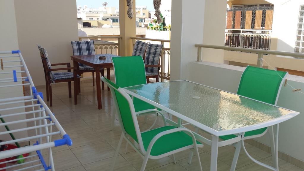 Panikos Beach Apartment I Larnaka Exterior foto
